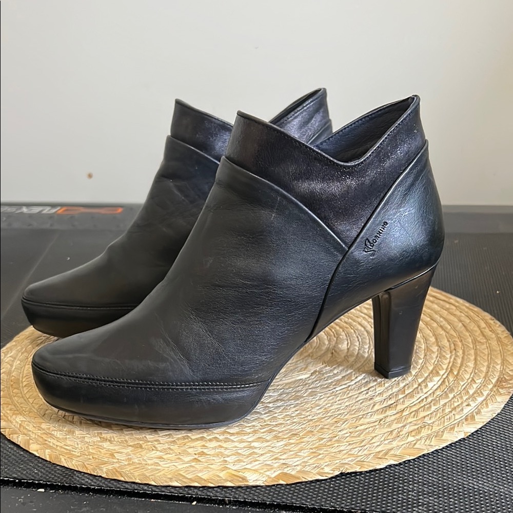 Dorking By Fluchos Black Leather Ankle Bootie Size 40